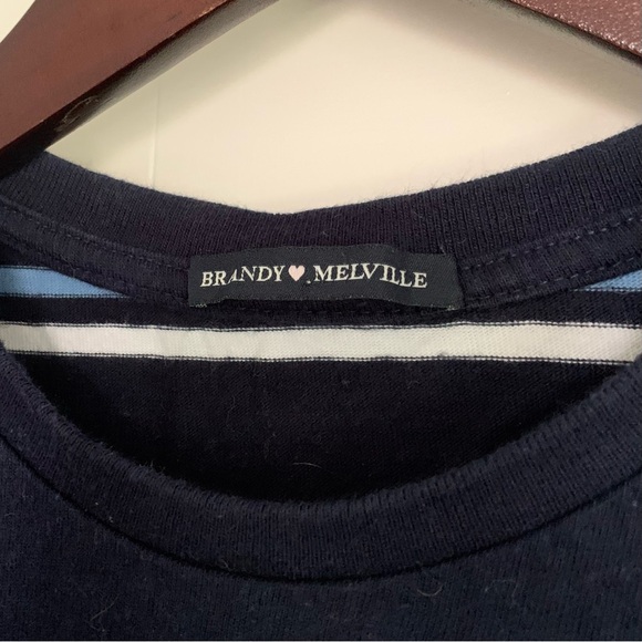 • [Brandy Melville] Cropped Tee • - Picture 4 of 9